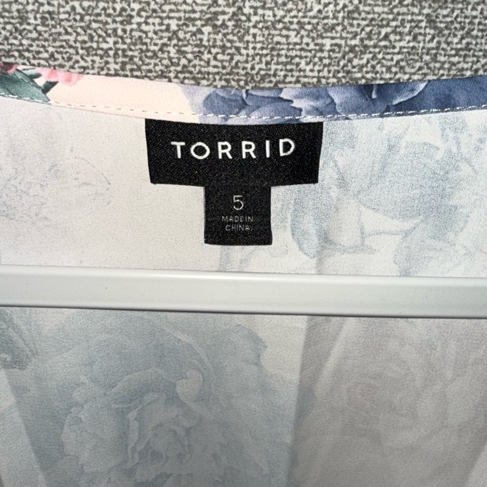 Torrid blouse size 5 - Picture 5 of 5